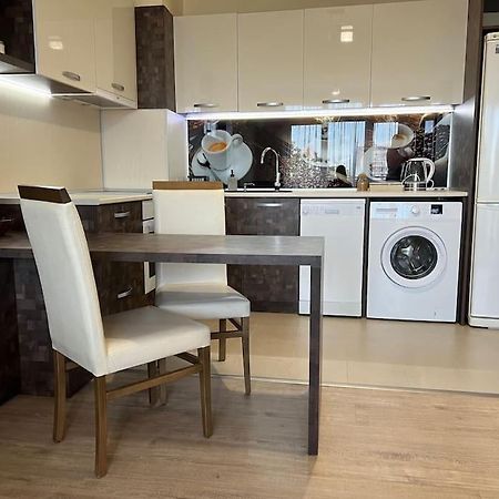 Cozy Apartment - Free Parking Plovdiv Bagian luar foto