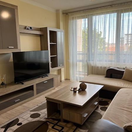 Cozy Apartment - Free Parking Plovdiv Bagian luar foto