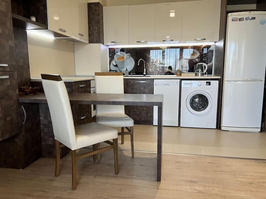 Cozy Apartment - Free Parking Plovdiv Bagian luar foto