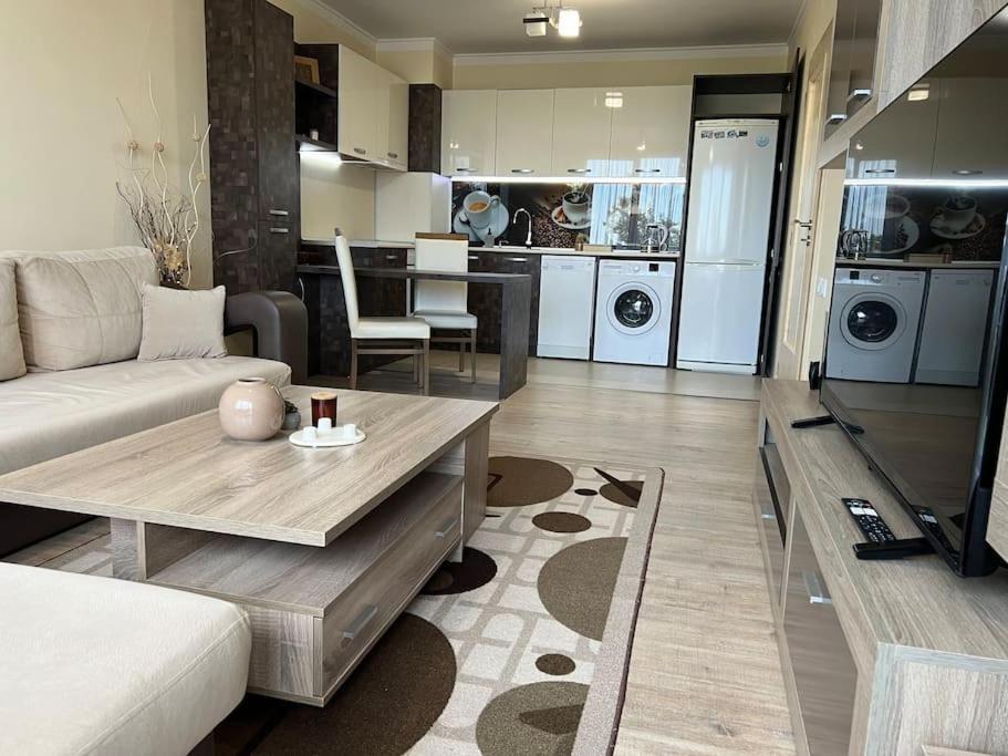 Cozy Apartment - Free Parking Plovdiv Bagian luar foto
